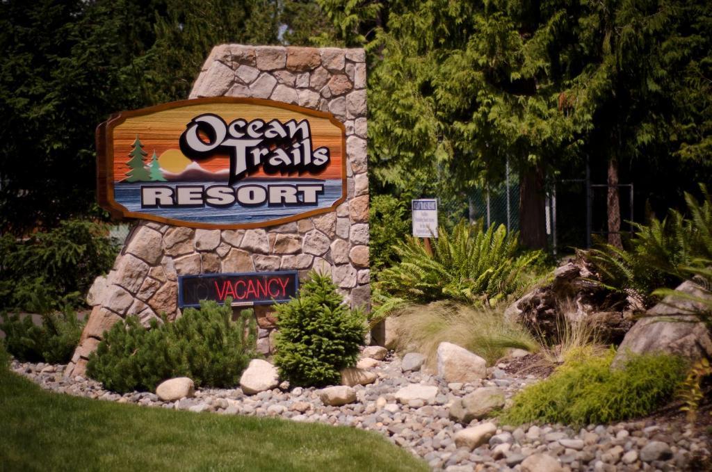 Ocean Trails Resort Parksville Exterior photo